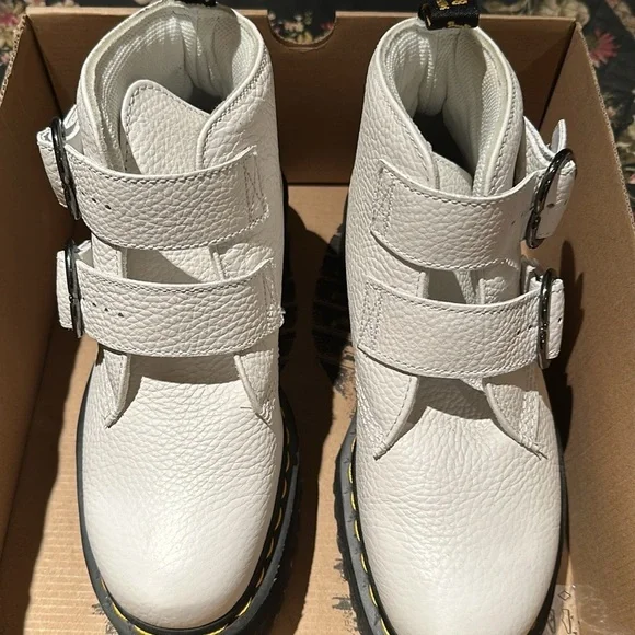 Devon Heart White Love Doc Martens - Picture 3 of 4